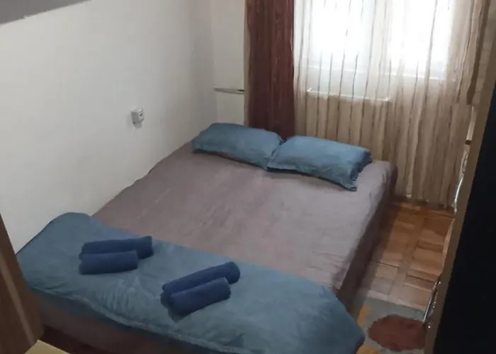 Simone Tiny Economy House Апартаменти