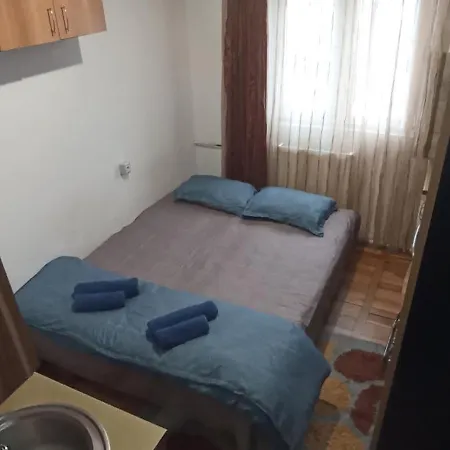 Simone Tiny Economy House Апартаменти